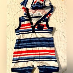 Carter’s USA baby boys hooded shorts onesie- size 0-3 months